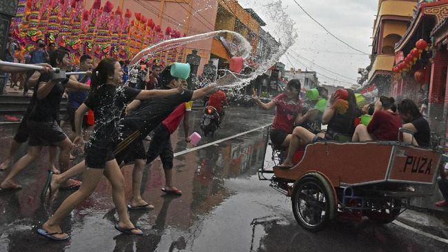 Festival Perang Air di Selatpanjang