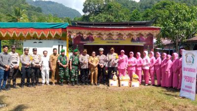 Kapolres Mandailing Natal bersama Ketua Bhayangkari Kunjungi Pos PAM 1 Kecamatan Siabu