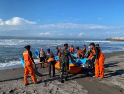 Operasi SAR: Laka Laut Kapal Perahu Jukung “Gerbang Segoro POB” Upaya Pencarian Terus Dilakukan Oleh Tim SARGAB