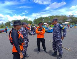 SarGab Melakukan Pencairan Korban Perahu Terbalik di Pantai Congot.