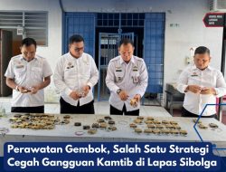 Melakukan Perawatan Gembok Adalah Salah Satu Langkah Strategi Guna Antisipasi Gangguan Kamtib Di Lapas Kelas IIA Sibolga