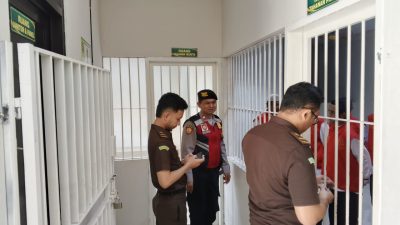 Pengawalan Tahanan Dari Lapas Ke Pengadilan, Terus Dilakukan Polres Purwakarta