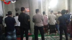 Kanit Propam Polsek Rajeg Bripka Andri  Laksanakan Sholat Tarawih Keliling di Desa Lembangsari