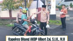 Kapolres Bitung Bersama Anggota Berbagi Takjil di Depan Aspol Pinokalan